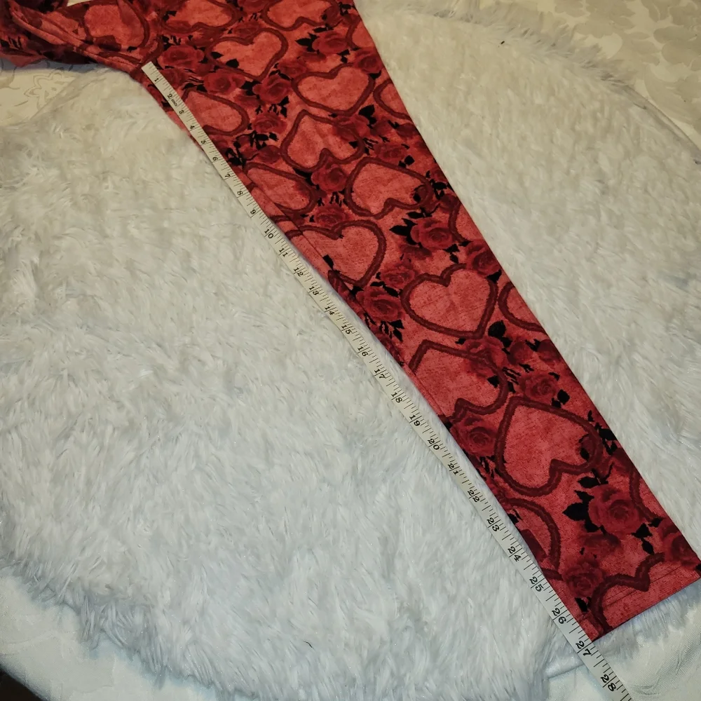 Lularoe hearts and roses Tall & Curvy leggings